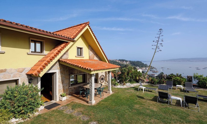 Bueu Villa | "Casa Nueva de Bueu" with Mountain View, Wi-Fi, Garden & Terrace