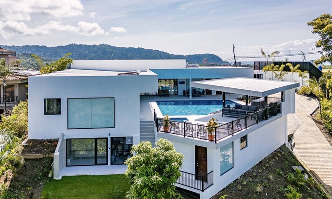 Jaco Villa | Casa Ponte III Luxury Mega Estate