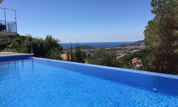 Lloret de Mar House | Casa Roca Grossa Blanca, Holiday home for 6 persons, Pool, Sea view