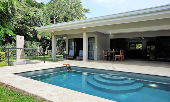 Samara House | Casa Sendero de Monos - a modern gem in a private setting