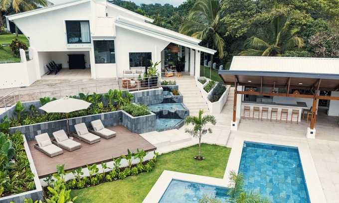 La Garita House | CASA TURRÚ Charming 3 bedroom home special for reconnecting nature and family.