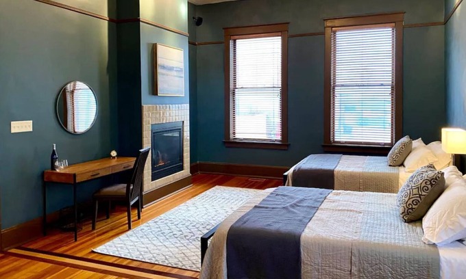 Downtown Apartment | Casa Urbana's - The Inn-Keeper's Hideaway Bedroom