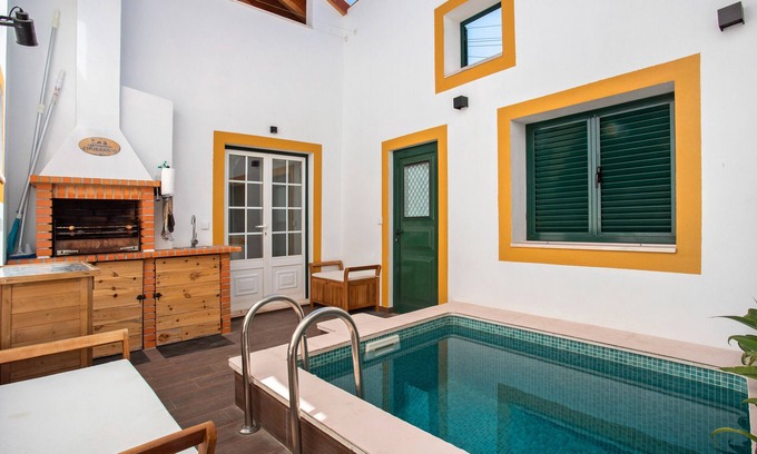 Cartaxo Villa | 'Casa Valada My Land' with Shared Pool, Wi-Fi and Air Conditioning