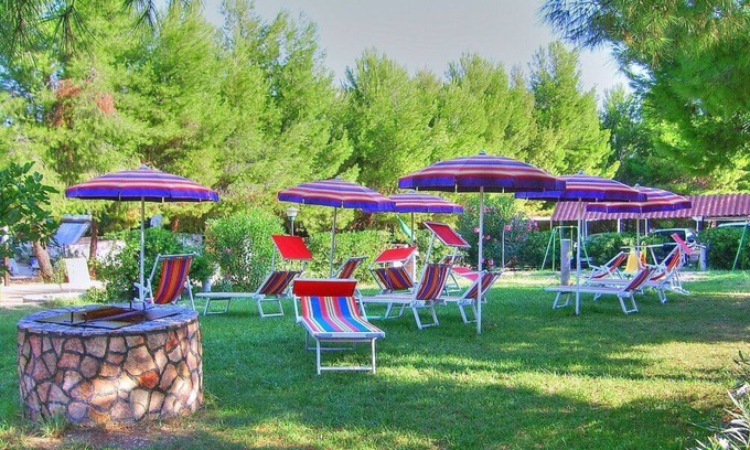 Defensola House | Casa Vea D: A welcoming cottage situated at a short distance from the beach, with Free WI-FI.