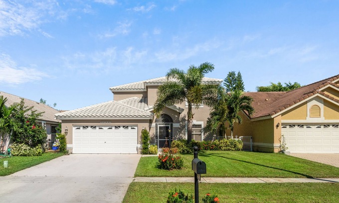 Wellington House | Casa White Coral - Polo Ready, 2 Story Florida Pool Home