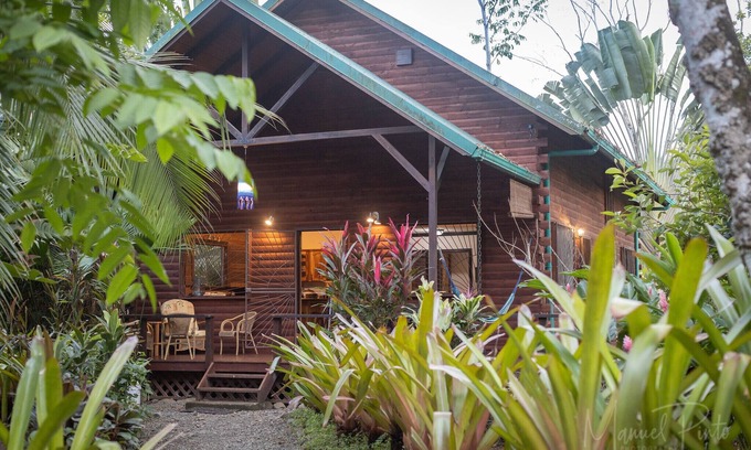 Puerto Viejo de Talamanca Ski Chalet | Casa Ylang Tropical Chalet w/FiberOp