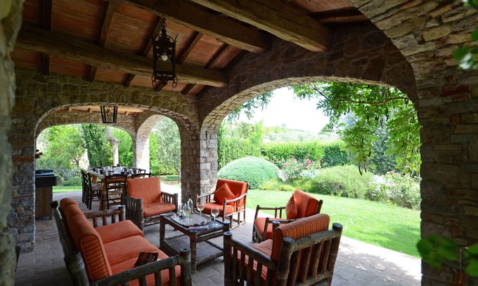 Parrano Villa | Casale Silvia sleeps 12 in 6 private rooms