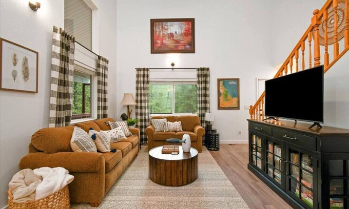 Cascade Cabin | Cascade Cabin, Walk to the Lake, Amazing Deck!