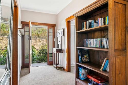 South Hobart House | Cascade Cottage adjoining World Heritage Site