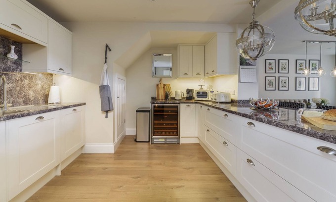 Ramsey Cottage | Cascadia House - a holiday cottage that sleeps 4 guests in 2 bedrooms