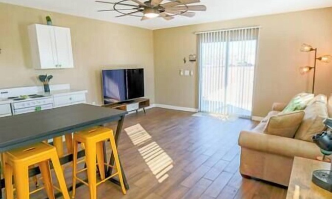 Surprise House | Casita on the Ranch with Pool and hot tub!