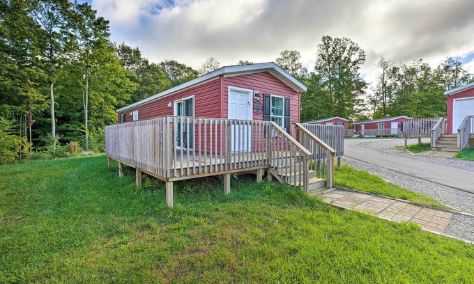 Cassopolis Cabin | Cassopolis Cabin w/On-Site Fishing Pier!