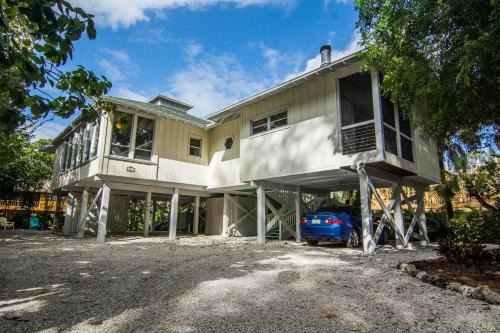 Sanibel Ski Chalet | Castaway Cottage (Sanibel Shores, on Cardium Street)