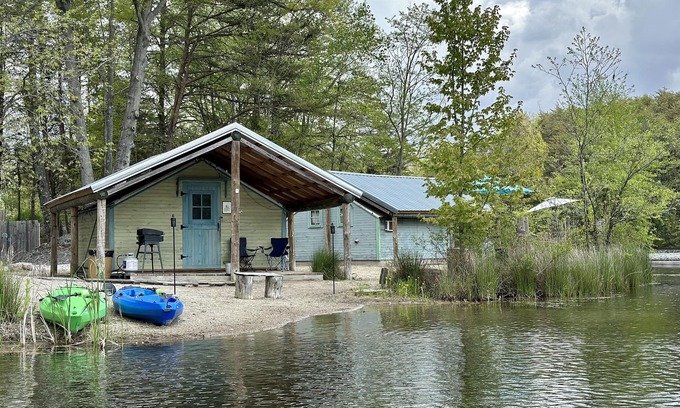 Jasonville Cottage | Castaway lake side canvas cottage scene