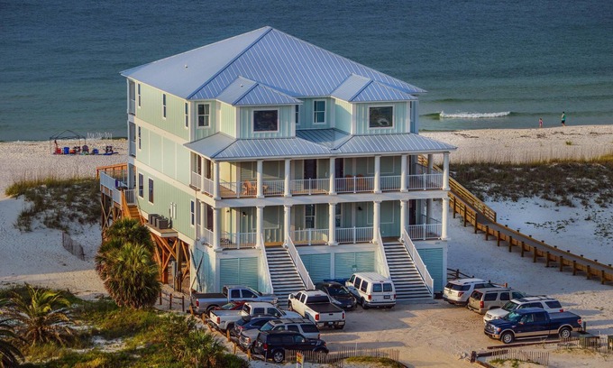 Orange Beach East House | "Castle in the Sand East" Orange Beach AL-9 BDRM/9.5Bth Prvt Pool.Great Location