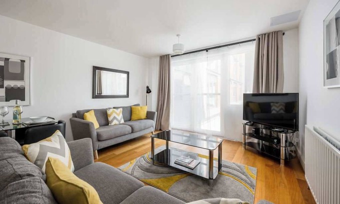 Poole Apartment | Castle Lanes - Minutes from Poole Quay