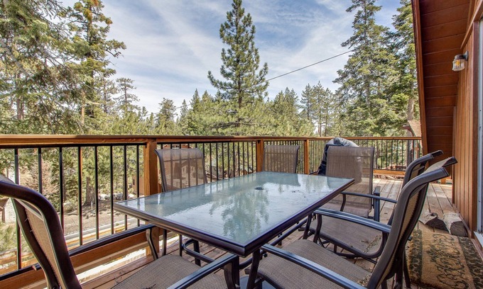 Boulder Bay Cabin | Castle Rock Cabin #2 ~ Cozy cabin close to Fisher Cove & Boulder Bay - short drive to skiing