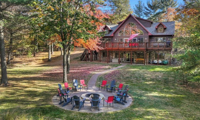 Friendship Cabin | Castle Rock Lake,30 miles to Dells,Fireplace,Games