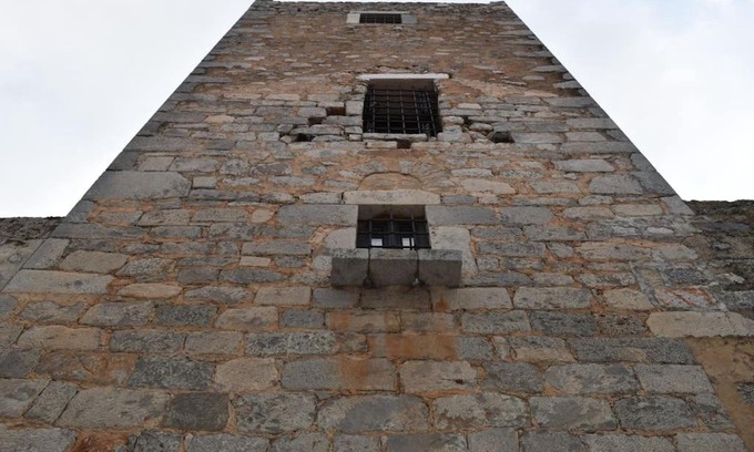 Omales Ski Chalet | Castle Tower