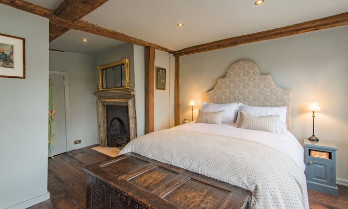 Rochester Cottage | Castle View - a holiday let that sleeps 4 guests in 2 bedrooms
