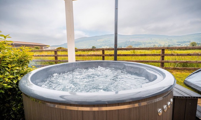 Meigh Ski Chalet | Castle View Chalet by Clonlum Cottages
