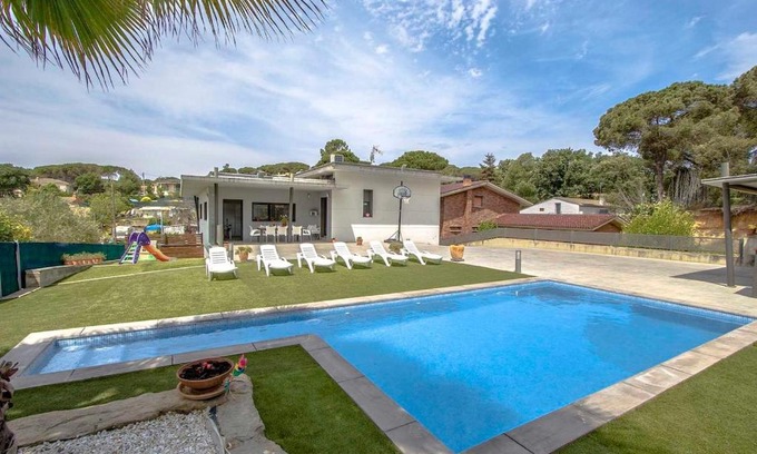 Sils Villa | Catalunya Casas Modern Marvel,15 min to Costa Brava beaches!