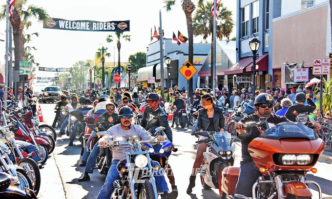 Seabreeze Historic District Condo | Catch Bike Week in Style! Ocean Walkn2BR/2BA Beachfront Condo — March 1–8, 2025