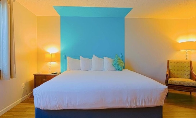 Seaside Hotel | Catch Waves Steps Away! Pet-friendly Property, Kitchenette, Free Parking!