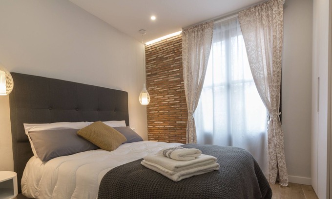 Logrono Apartment | Cathedral View Apartment