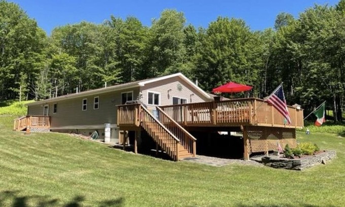 De Lancey Ski Chalet | Catskill Mountain Secluded Cottage