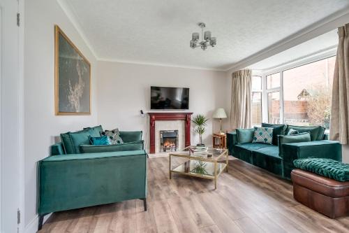 Belfast House | Cavehill View - Elegant 4-bedroom detached house in great location with free parking