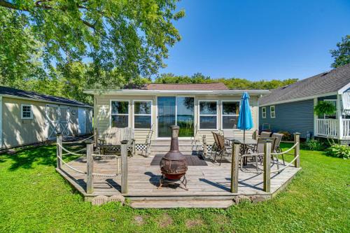 Cayuga House | Cayuga Lake Cottage Private Dock and Deck!