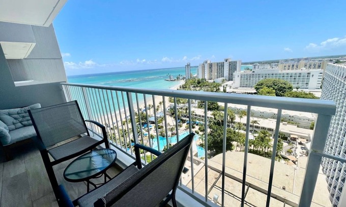 Isla Verde Apartment | CB18-Lovely Ocean view balcony