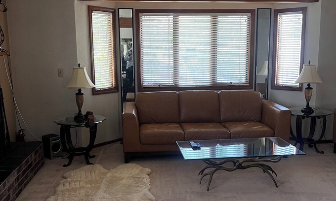 Fairview Apartment | CC & Q, Clean Cozy and Quiet this 2-bedroom unit in Anchorage with WiFi, AC