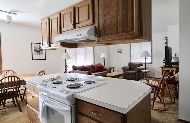 Dillon Apartment | Cc20 Chateau Claire 2 Bedroom Condo