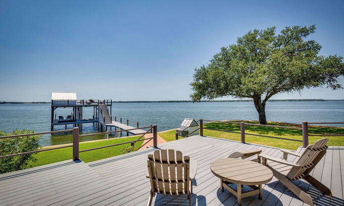 Leisure Land House | Cedar Creek Lake Views: Gorgeous Mabank House!