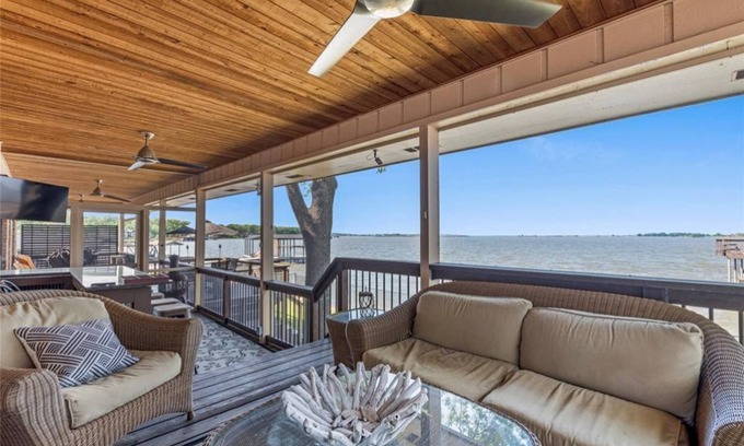 Seven Points House | Cedar Creek Serentity Shores Lake house