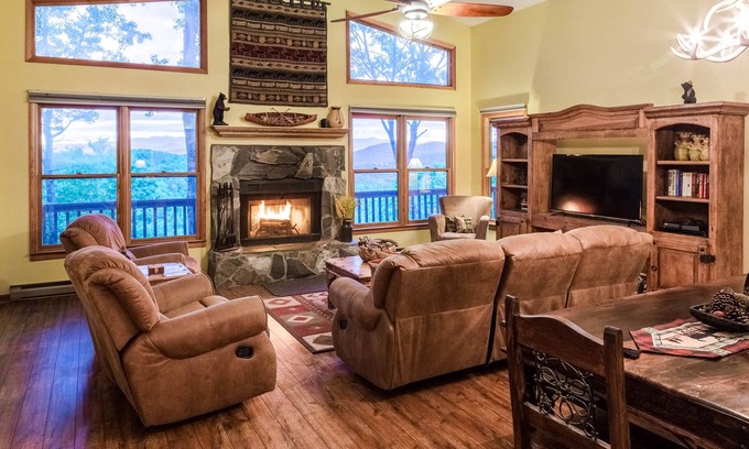 Sylva Cabin | Cedar log home paradise w/mountain views - billiards and foosball