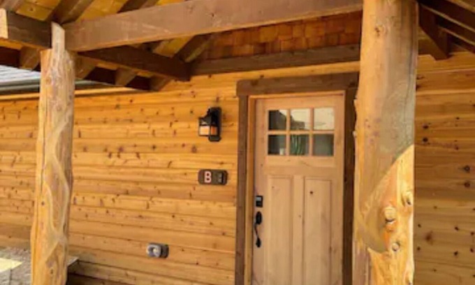 Grants Pass House | Cedar Mountain - Suite B