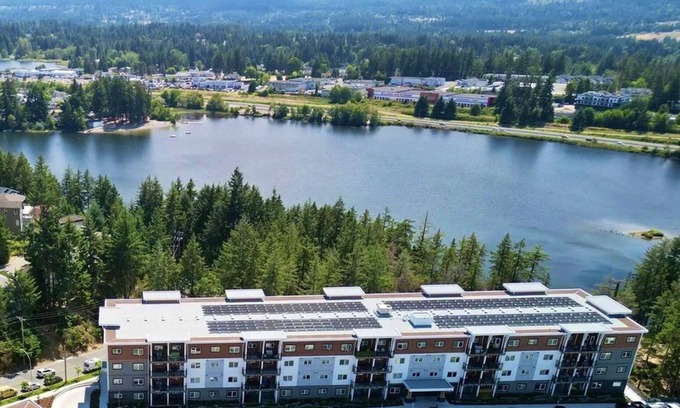 Regional District of Nanaimo Condo | Cedar Shore lakeside suite - new top-floor condo on the Nanaimo Long Lake.