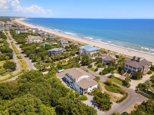 Debordieu Colony House | Celebrate the beauty of the beach in this luxurious second row home home