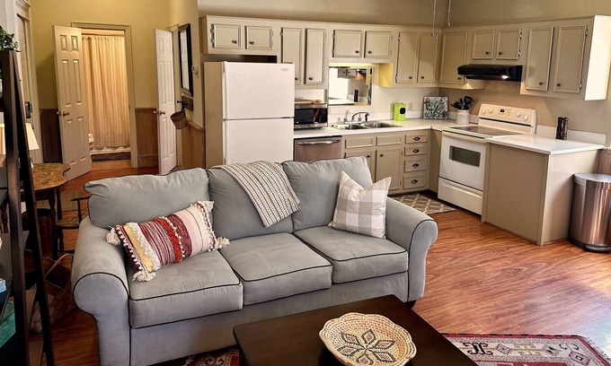 Hartsville Apartment | Centennial Park Loft - 1 Bed/1Bth - Downtown Hartsville