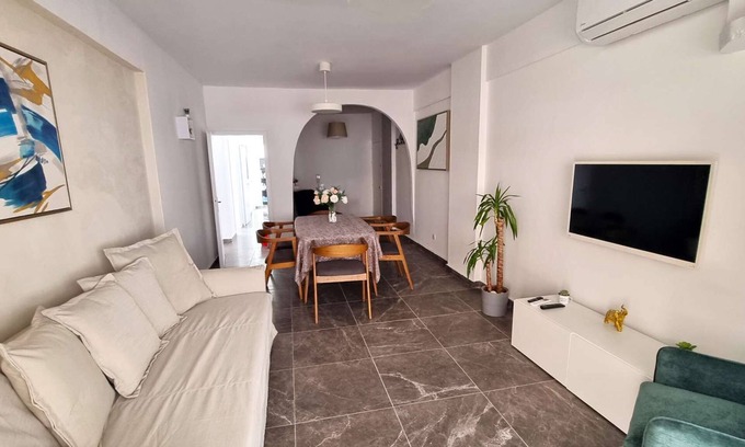 Larnaca City Centre Apartment | CENTER 2br | 250m walk from beach | parking :)