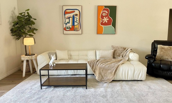 Las Vegas House | Center of Vegas - 5 beds house with heated pool