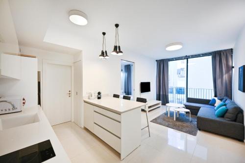 Tel Aviv Apartment | Central 1BR Apartment for 4 people in Tel Aviv by HolyGuest