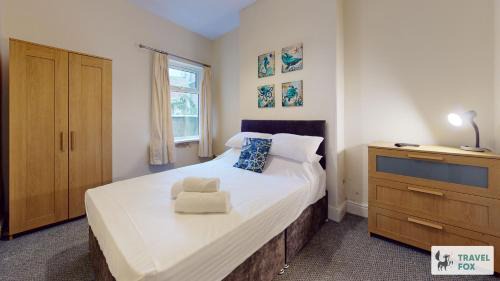 Cleethorpes House | Central 5 Bedroom House Parking