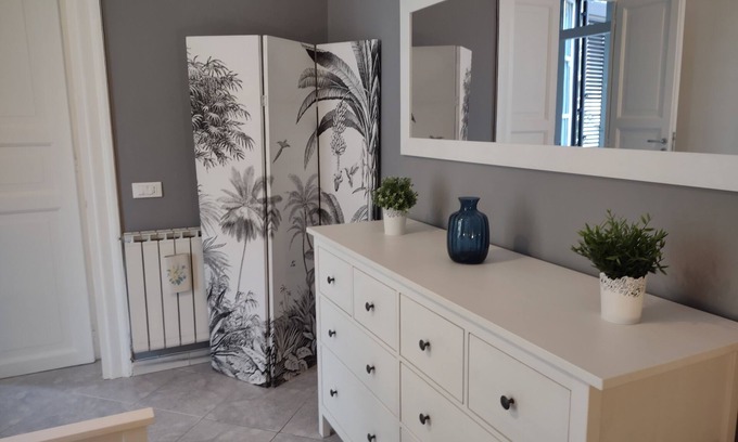 Borgo Vecchio Apartment | Central Apartment a stone's throw from the port