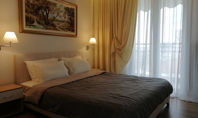 Veroia Apartment | Central Apartment on Clock Square D2