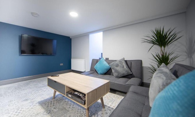 Ashford House | Central Ashford Stay for All