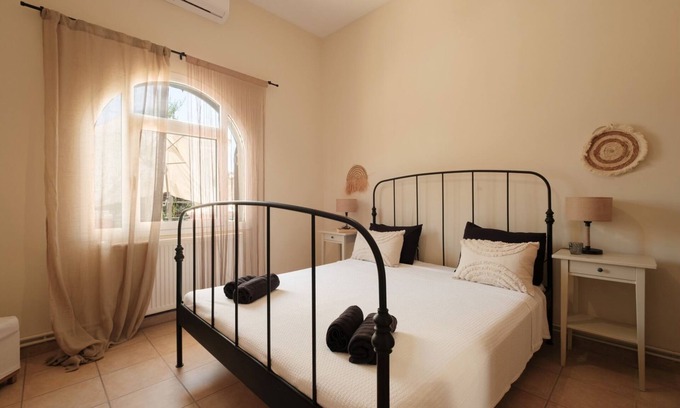 Ipsos Apartment | Central Boho Apartment by Konnect, Ipsos